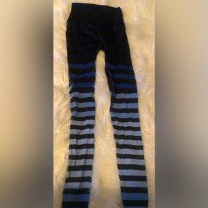 K-Deer Denim/Emmie Signature Stripe leggings. Denim blue, size SM.